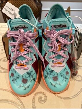 New Never worn Nike Lebron XVIII low Aqua Floral Sneakers with Pink Laces